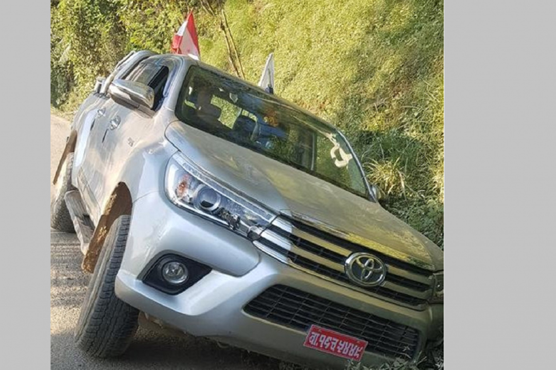 कांग्रेस उपसभापति गुरुङ चढेको गाडी दुर्घटना